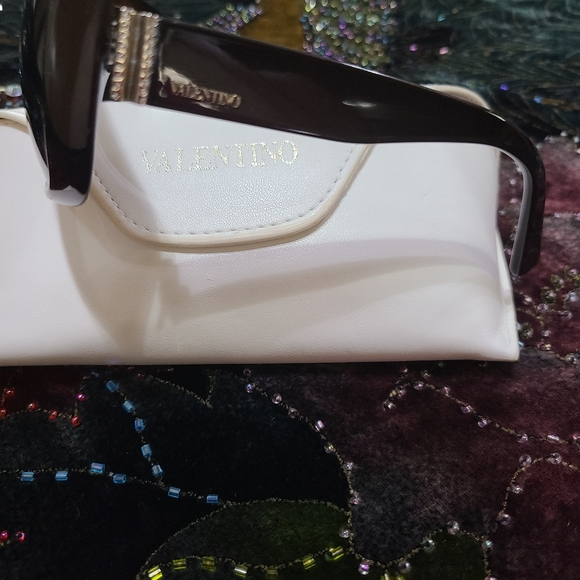 Valentino Sunglasses - Picture 2 of 11